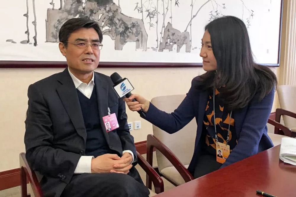 當(dāng)好能源轉(zhuǎn)型與清潔發(fā)展排頭兵——訪全國(guó)政協(xié)委員，中國(guó)華能集團(tuán)有限公司董事長(zhǎng)、黨組書記舒印彪