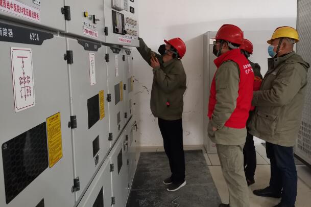 國網(wǎng)英山縣供電：隔離醫(yī)院電工發(fā)燒了!放心，我們頂上!