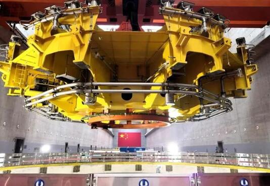 左右開(kāi)“工”，三峽電站兩臺(tái)下機(jī)架同日回裝