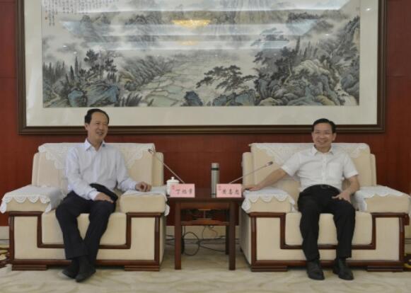 丁焰章拜會(huì)南昌市委副書記、市長(zhǎng)黃喜忠