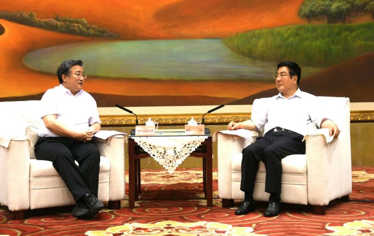 中核集團(tuán)黨組書(shū)記、董事長(zhǎng)余劍鋒與甘肅省委書(shū)記林鐸會(huì)談