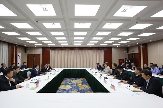 錢智民與保定市委書記黨曉龍、市長郭建英進行座談交流