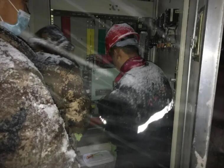 國網內蒙古通遼供電:鏖戰(zhàn)暴風雪 全力保供電