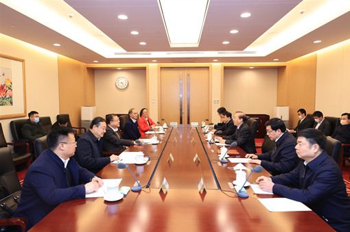 國家電網(wǎng)公司總經(jīng)理、黨組副書記辛保安與西安交通大學(xué)黨委書記盧建軍會(huì)談