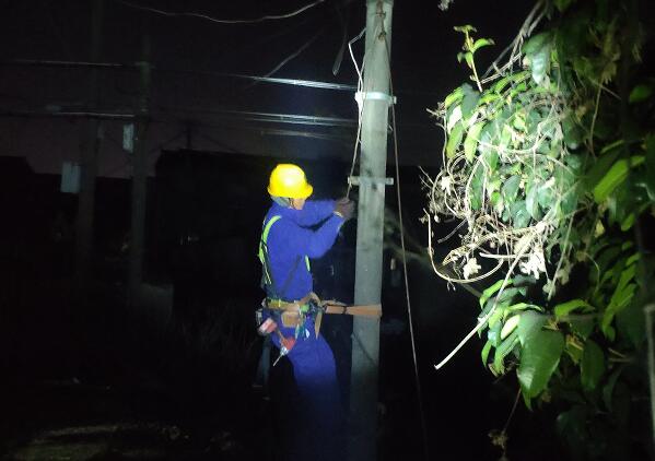 國網(wǎng)余姚市供電公司：夜間排查薄弱環(huán)節(jié)，保障電網(wǎng)安全運行