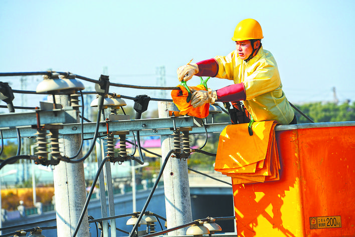 【國(guó)家電網(wǎng)公司特等勞?！坷钫伎? width=