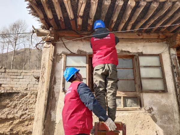 國(guó)網(wǎng)青海黃化化隆縣供電公司:傳承雷鋒精神 用心守護(hù)“光明”