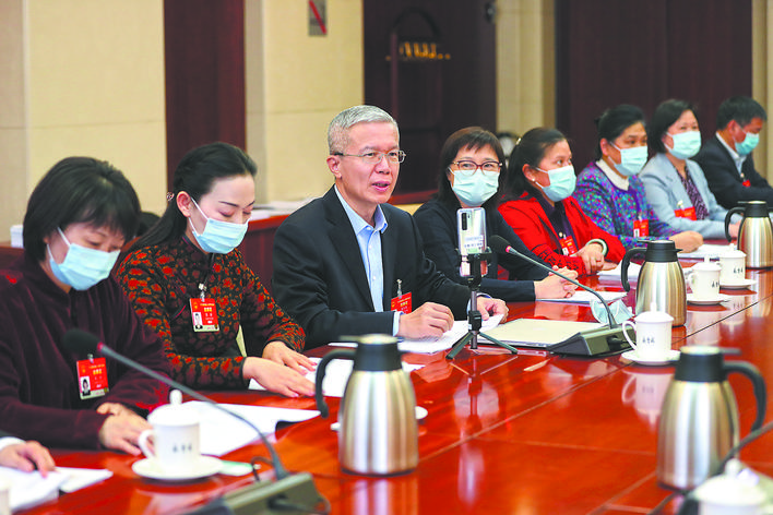 全國(guó)人大代表國(guó)網(wǎng)安徽省電力有限公司總經(jīng)理、黨委副書(shū)記 張凡華：構(gòu)建以電為中心的終端能源消費(fèi)格局