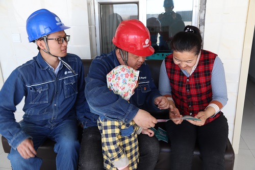 阿拉善電業(yè)局電力宣傳進家門，客戶服務(wù)零距離