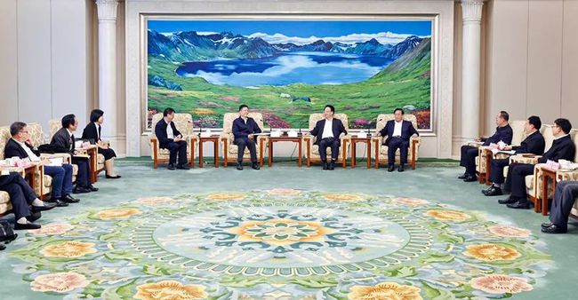 景俊海韓俊一起會(huì)見中國東方電氣集團(tuán)董事長俞培根