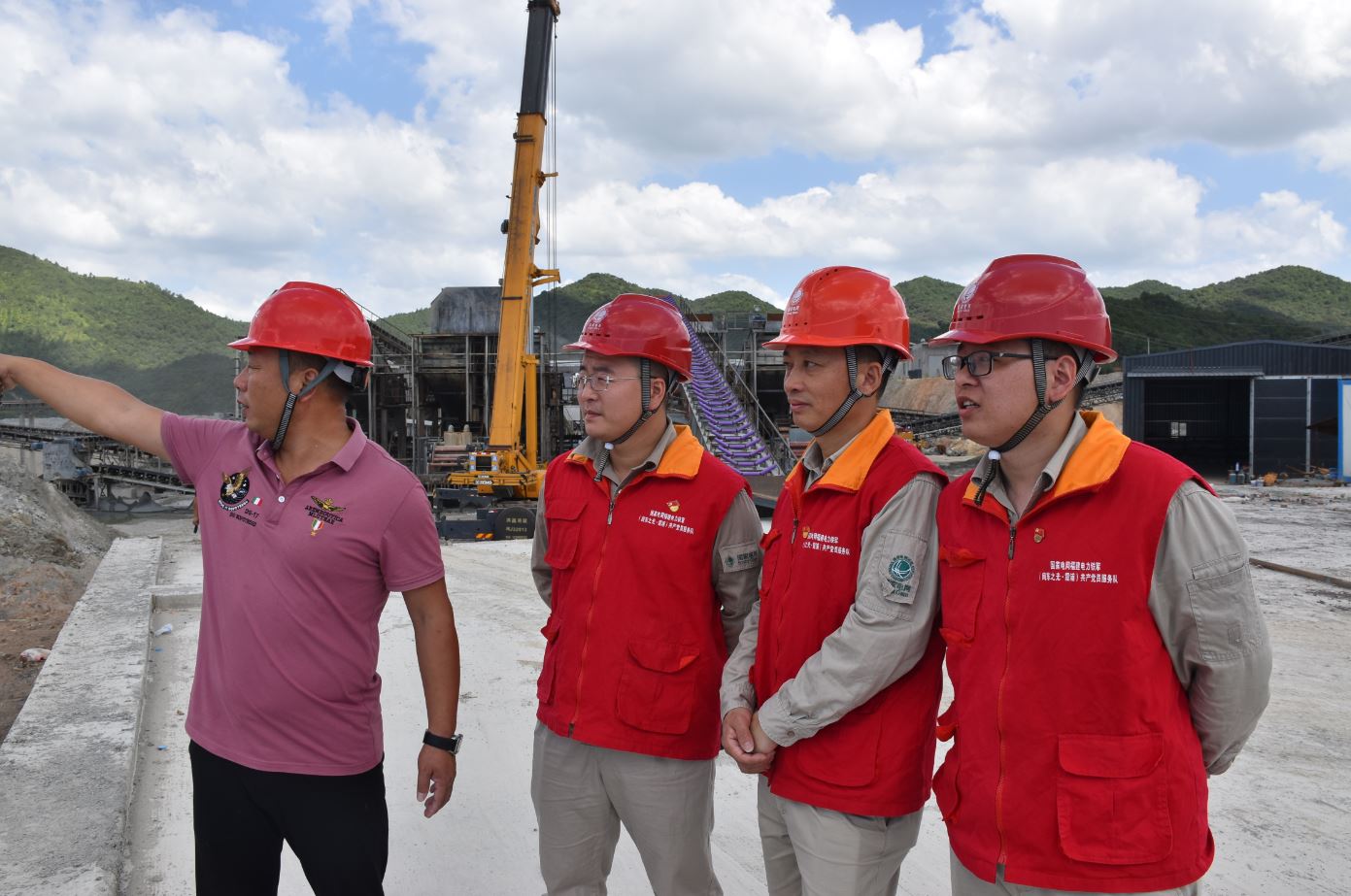 國網(wǎng)霞浦縣供電公司:服務(wù)零距離 架起連心橋