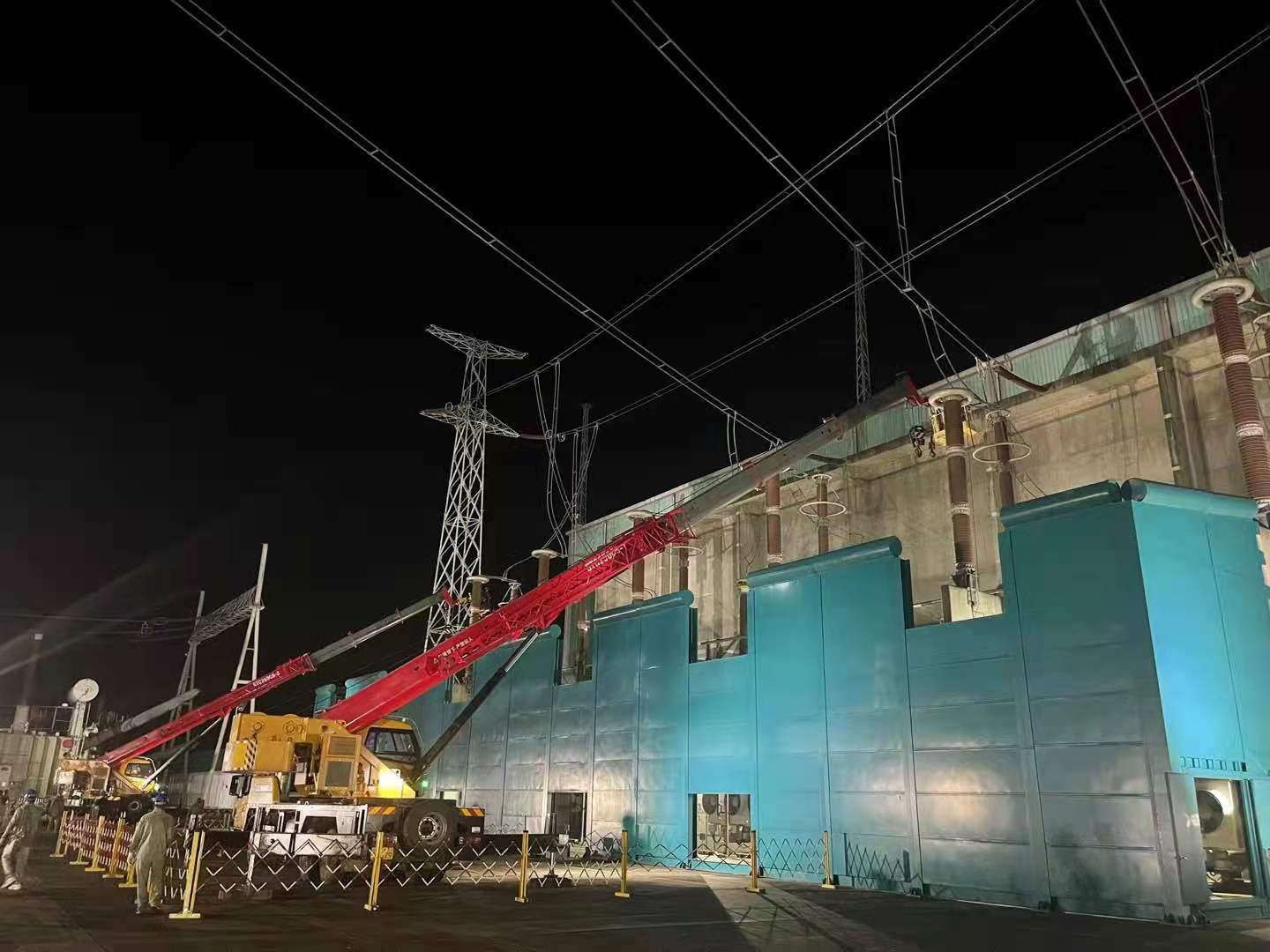 鄂電“鐵軍”:30個(gè)小時(shí)晝夜搶修作業(yè),守護(hù)西電東送電網(wǎng)大動(dòng)脈