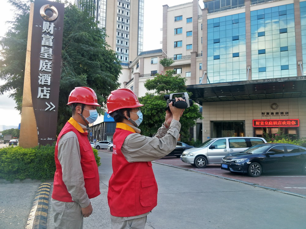 莆田:“電力義修哥”爭(zhēng)分奪秒 方艙實(shí)驗(yàn)室成功送電