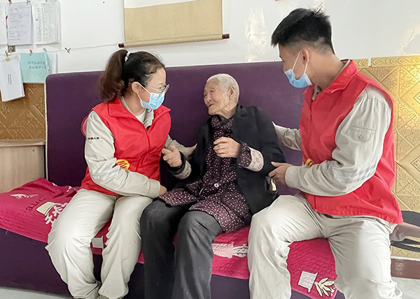 大唐臨汾熱電公司開(kāi)展“人間重晚情，愛(ài)助夕陽(yáng)紅”志愿服務(wù)活動(dòng)