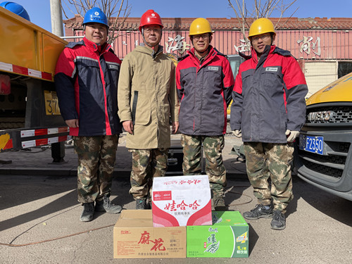 烏海電業(yè)局配電帶電作業(yè)處助力“煤改電”，送溫暖進(jìn)現(xiàn)場