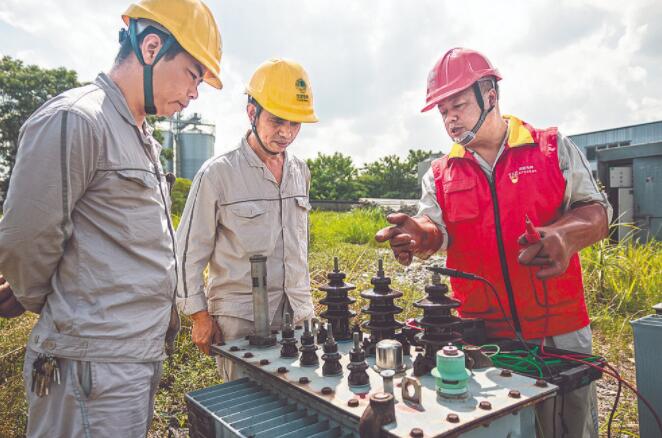 廖偉:堅守電網(wǎng)運維搶修第一線