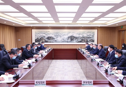 辛保安、張智剛與哈電集團(tuán)董事長曹志安、總經(jīng)理吳偉章會(huì)談