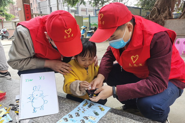 國能(泉州)熱電有限公司走進孤兒院傳遞愛與溫暖