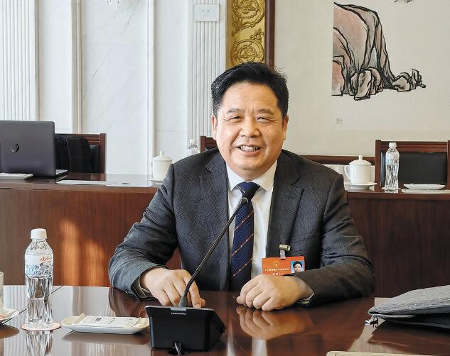 加快能源技術(shù)創(chuàng)新 促進(jìn)成果轉(zhuǎn)化——訪全國人大代表、中國科學(xué)院寧波材料技術(shù)與工程研究所所長(zhǎng)黃政仁