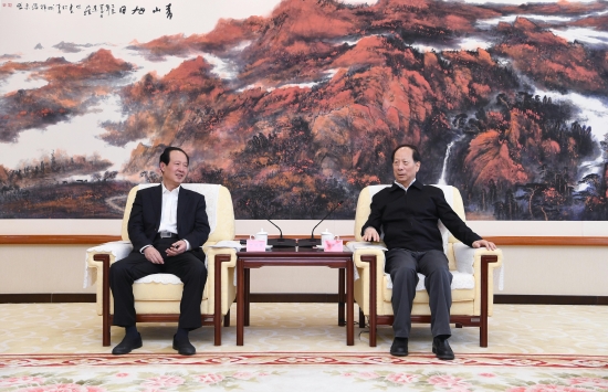 丁焰章拜會內(nèi)蒙古自治區(qū)黨委書記、人大常委會主任石泰峰