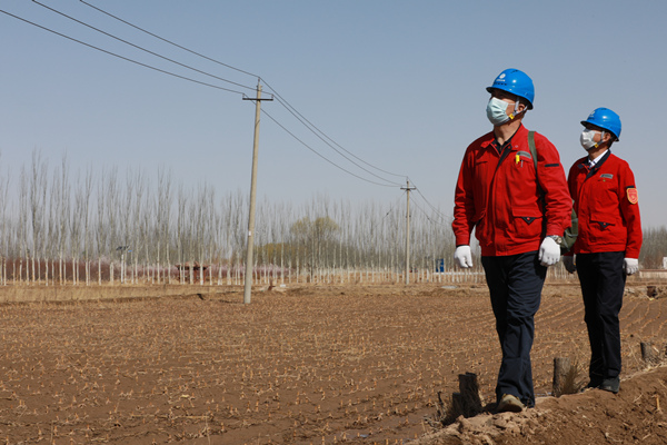 烏海市千里山供電分公司：保電巡線備耕忙，不誤農(nóng)時(shí)不負(fù)春