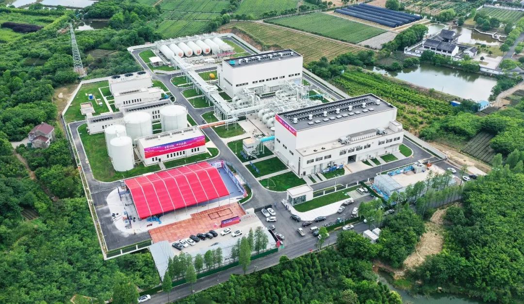 剛剛，世界首個(gè)非補(bǔ)燃?jí)嚎s空氣儲(chǔ)能電站投產(chǎn)!