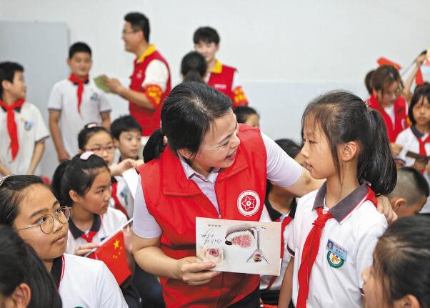 浙江永嘉縣紅十三愛心社25年，幫助4630名貧困學生