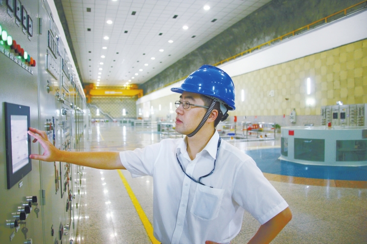 攻堅克難、敢于開拓的創(chuàng)新先鋒——記南網(wǎng)調峰調頻公司檢修試驗分公司總經(jīng)理、黨委副書記鞏宇