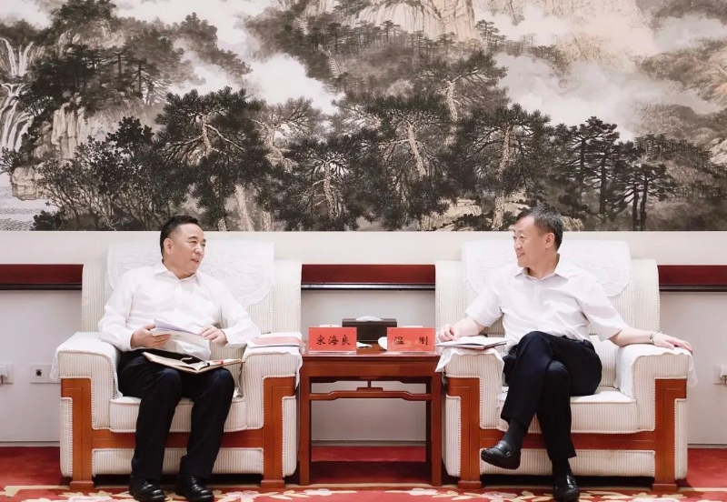 宋海良孫洪水與中國融通集團(tuán)董事長溫剛、總經(jīng)理馬正武座談