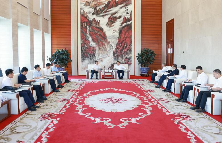 宋海良與武漢理工大學(xué)黨委書記信思金、校長楊宗凱座談