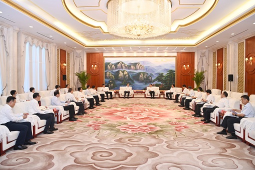 國(guó)家電網(wǎng)董事長(zhǎng)、黨組書記辛保安與寧夏回族自治區(qū)黨委書記梁言順、自治區(qū)主席張雨浦會(huì)談