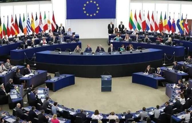 俄羅斯的不敢買(mǎi)，美國(guó)的買(mǎi)不起，光伏發(fā)電依賴(lài)中國(guó)，歐洲左右為難