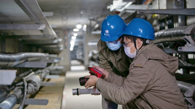 【新春走基層】國(guó)網(wǎng)鎮(zhèn)江供電公司:師徒共巡春運(yùn)電力動(dòng)脈