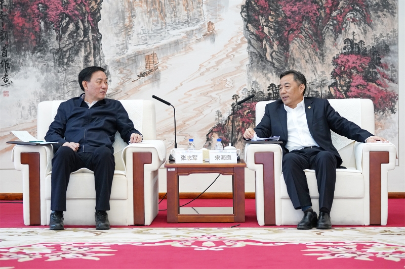 中國(guó)能建黨委書(shū)記、董事長(zhǎng)宋海良與吉林省委常委、長(zhǎng)春市委書(shū)記張志軍會(huì)談