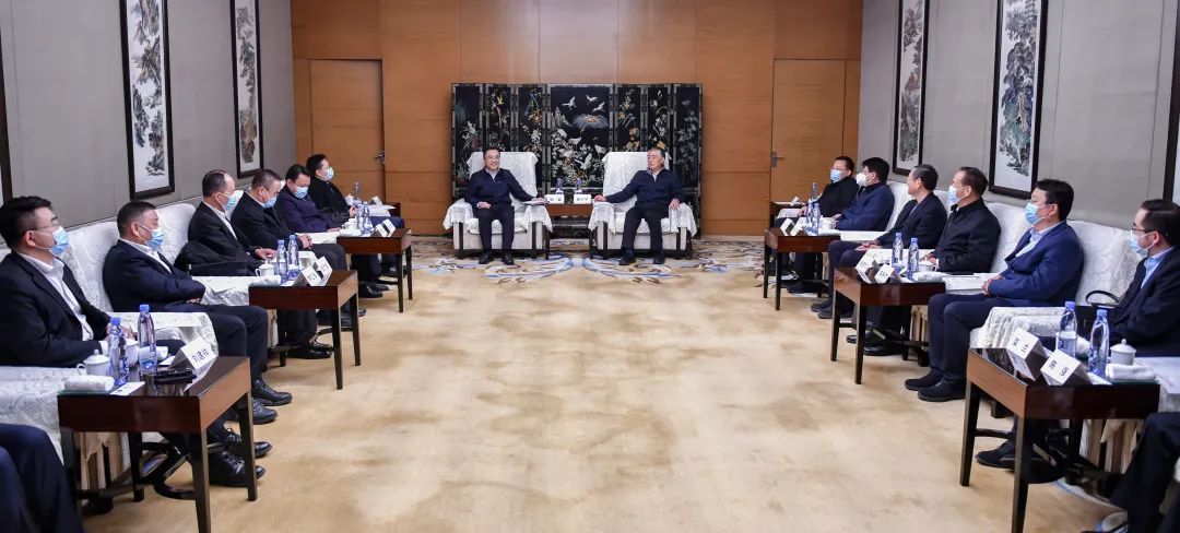 大唐集團(tuán)黨組書(shū)記、董事長(zhǎng)鄒磊與陜投集團(tuán)董事長(zhǎng)袁小寧、總經(jīng)理趙軍會(huì)談