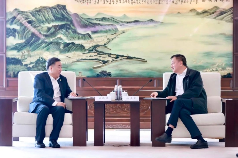 中國能建黨委書記、董事長宋海良與中國廣核集團黨委書記、董事長楊長利會談