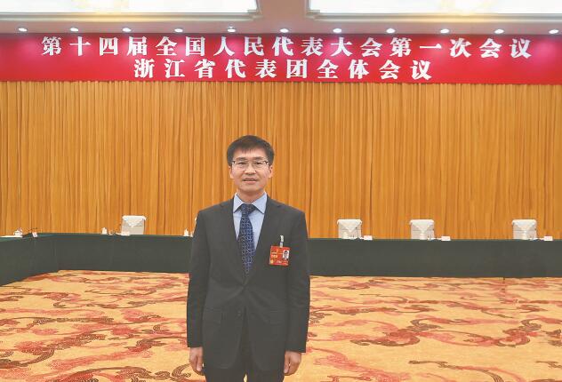 加快能源技術(shù)創(chuàng)新 推動成果轉(zhuǎn)化應(yīng)用——訪全國人大代表、中國科學(xué)院寧波材料技術(shù)與工程研究所副所長(主持工作)王立平