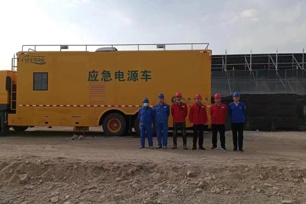 烏海市千里山供電公司：保電路上，我們一直在