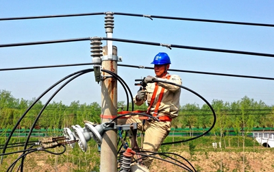 國(guó)網(wǎng)江蘇電力睢寧供電公司:田野消缺保供電