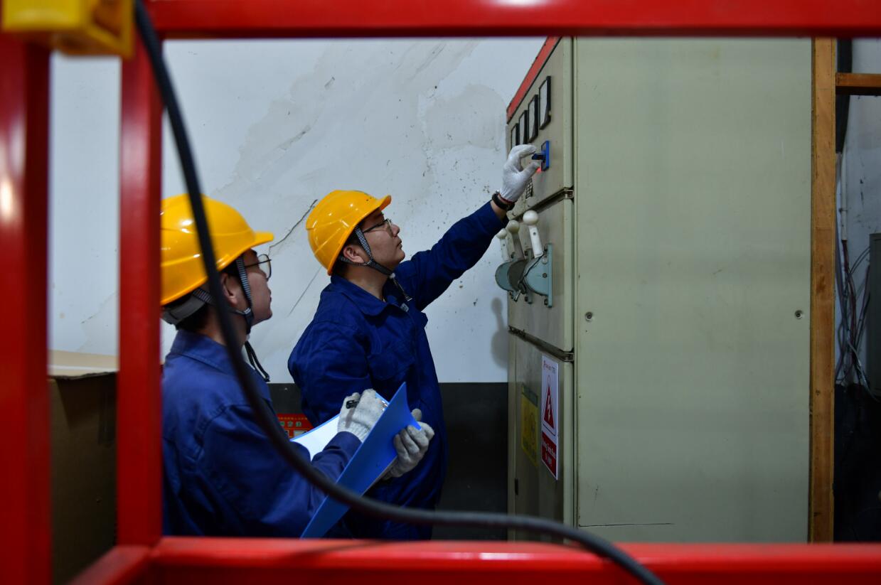 余姚市宏宇輸變電工程公司村網(wǎng)共建 供電服務(wù)送到家門(mén)口