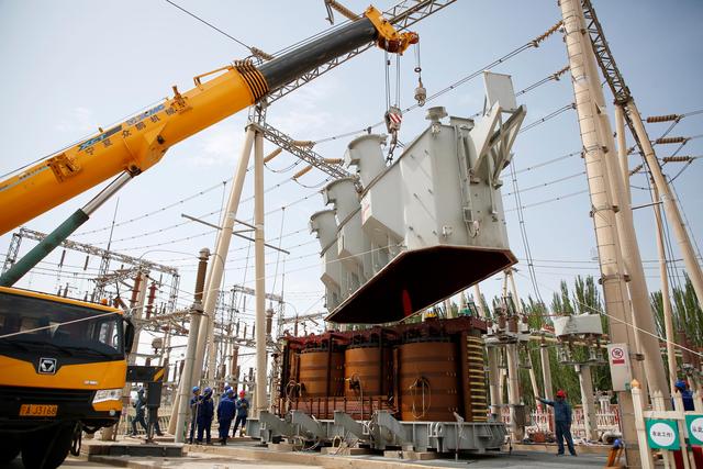 銀川供電公司:保養(yǎng)“電網(wǎng)心臟” 保障迎峰度夏