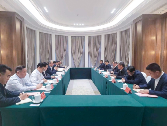 中國(guó)電建黨委副書記、總經(jīng)理王斌與黑龍江省常務(wù)副省長(zhǎng)王一新舉行會(huì)談