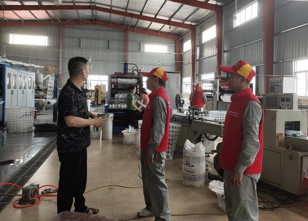 國網(wǎng)石首市供電公司“電”亮綠色經(jīng)濟(jì)，為企業(yè)降成本“支招”