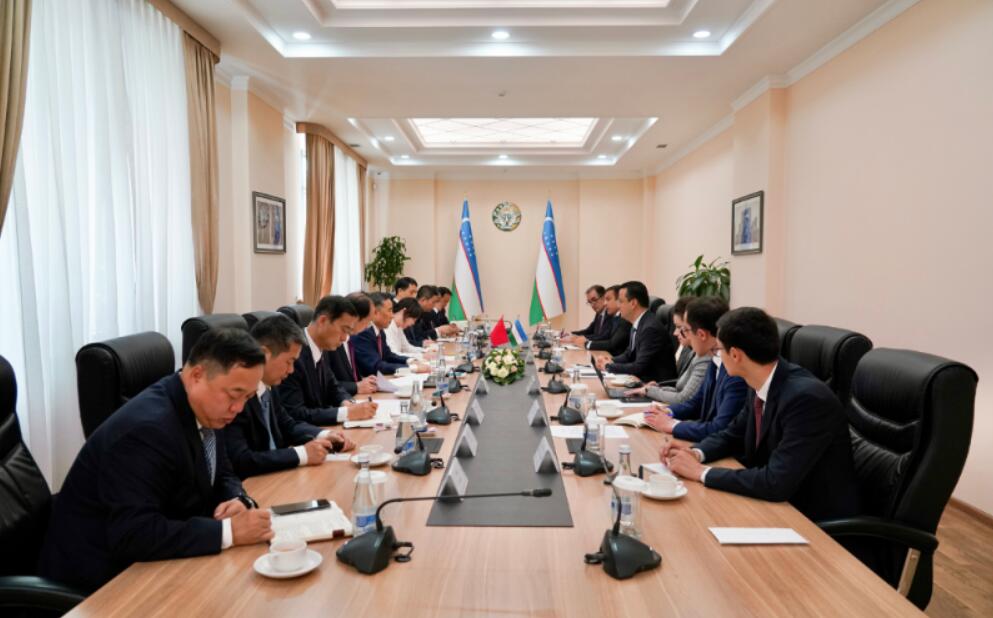 宋海良會(huì)見烏茲別克斯坦投資、工業(yè)與貿(mào)易部部長(zhǎng)庫(kù)德拉托夫·拉齊茲
