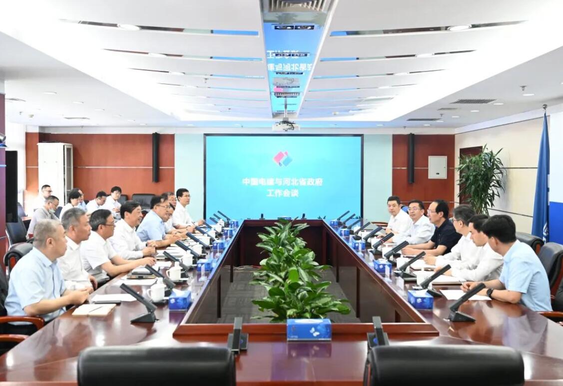 中國(guó)電建黨委書記、董事長(zhǎng)丁焰章與河北省副省長(zhǎng)時(shí)清霜會(huì)談