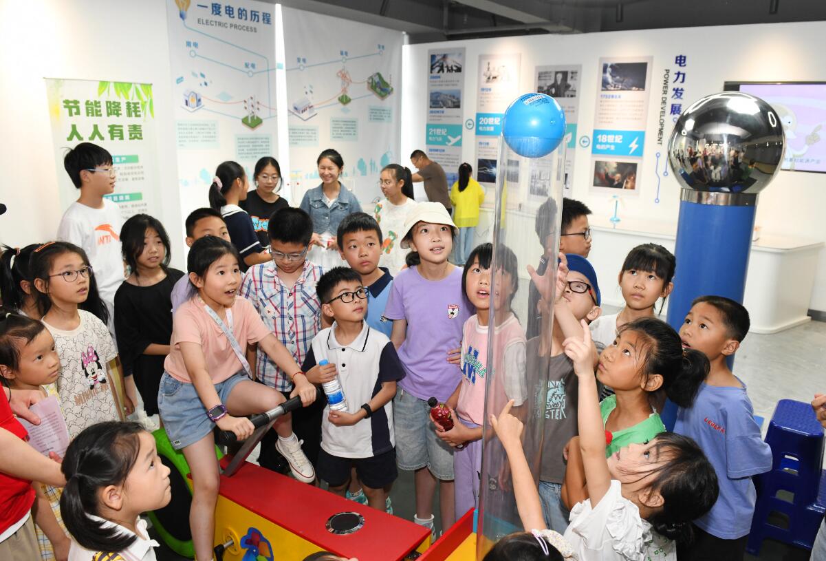 國網(wǎng)余姚市供電公司:電力運輸大揭秘 安全用電伴成長