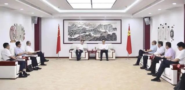 漯河市委書(shū)記秦保強(qiáng)、市長(zhǎng)黃鈁會(huì)見(jiàn)中國(guó)電建華中區(qū)總部黨委書(shū)記、總經(jīng)理蹇尚友一行