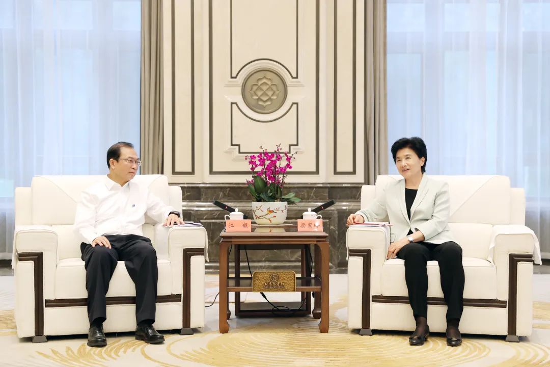 華電集團(tuán)黨組書(shū)記、董事長(zhǎng)江毅拜會(huì)黑龍江省委副書(shū)記、省長(zhǎng)梁惠玲