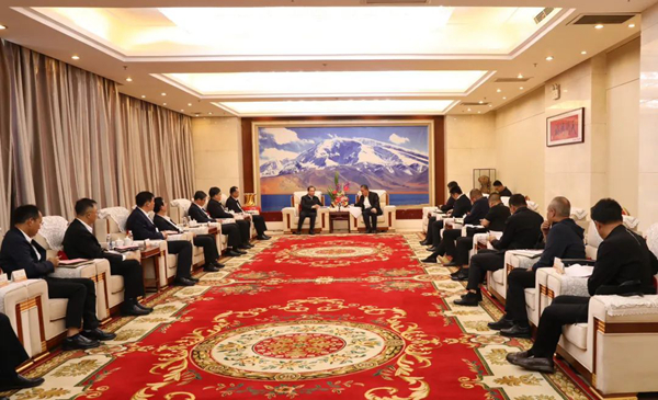華電集團(tuán)黨組書記、董事長(zhǎng)江毅與喀什地委副書記、行署專員艾尼瓦爾·吐爾遜舉行會(huì)談