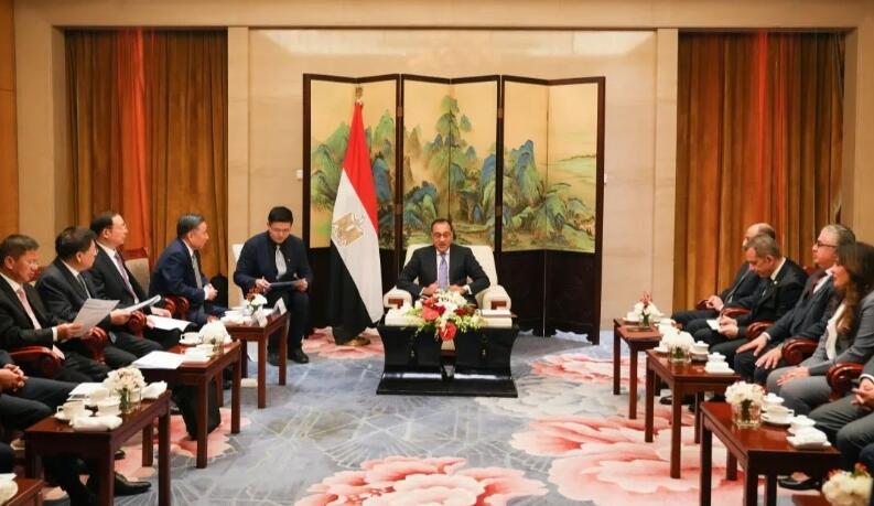 中國能建黨委書記、董事長宋海良拜會埃及總理馬德布利
